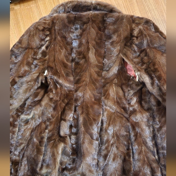 Genuine Mink - Picture 6 of 6